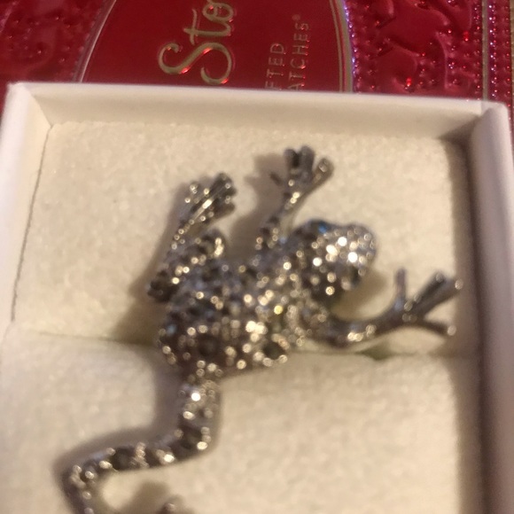 Brooch - Picture 1 of 2